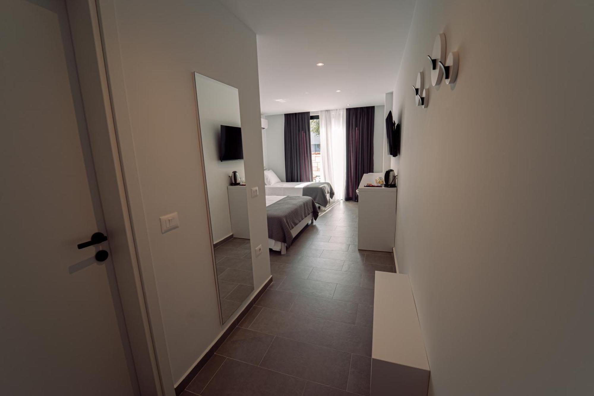 Hotel Vila 19 Dhermi Exterior photo